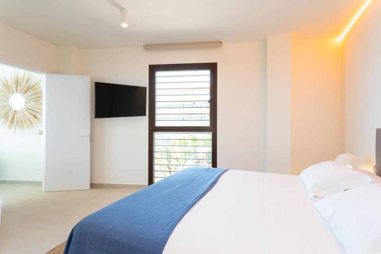 בנאלמדנה Higueron Rental Beach Club Suites מראה חיצוני תמונה