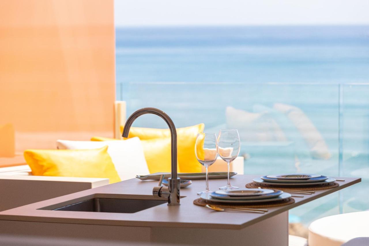 בנאלמדנה Higueron Rental Beach Club Suites מראה חיצוני תמונה
