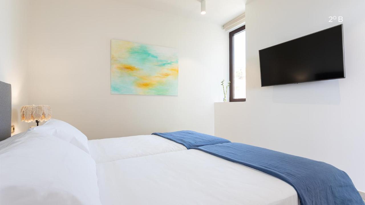 בנאלמדנה Higueron Rental Beach Club Suites מראה חיצוני תמונה