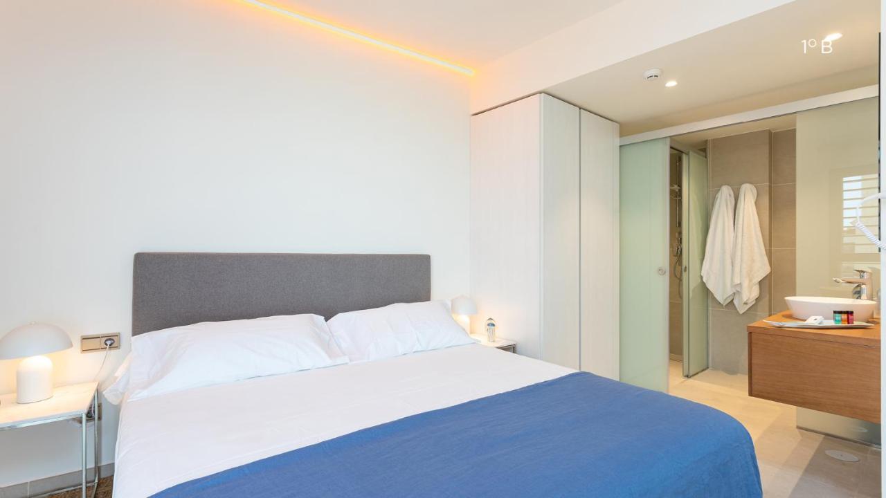 בנאלמדנה Higueron Rental Beach Club Suites מראה חיצוני תמונה