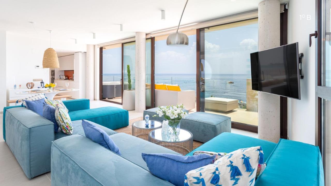 בנאלמדנה Higueron Rental Beach Club Suites מראה חיצוני תמונה