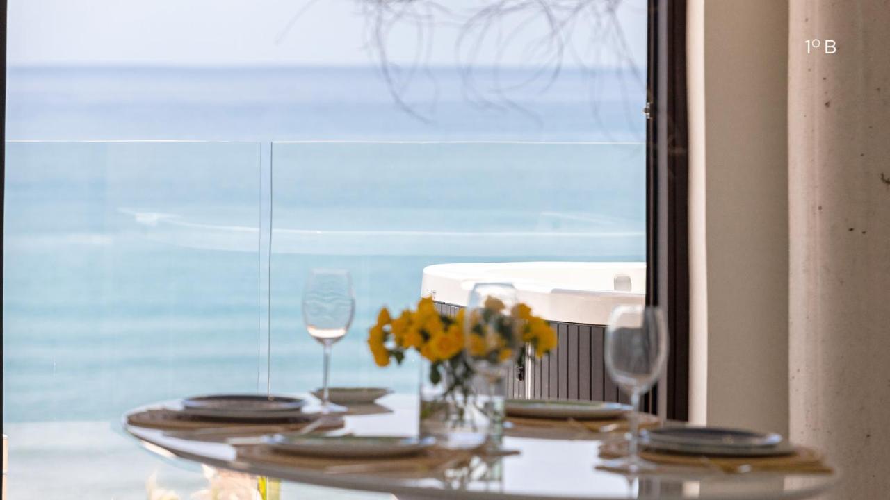 בנאלמדנה Higueron Rental Beach Club Suites מראה חיצוני תמונה