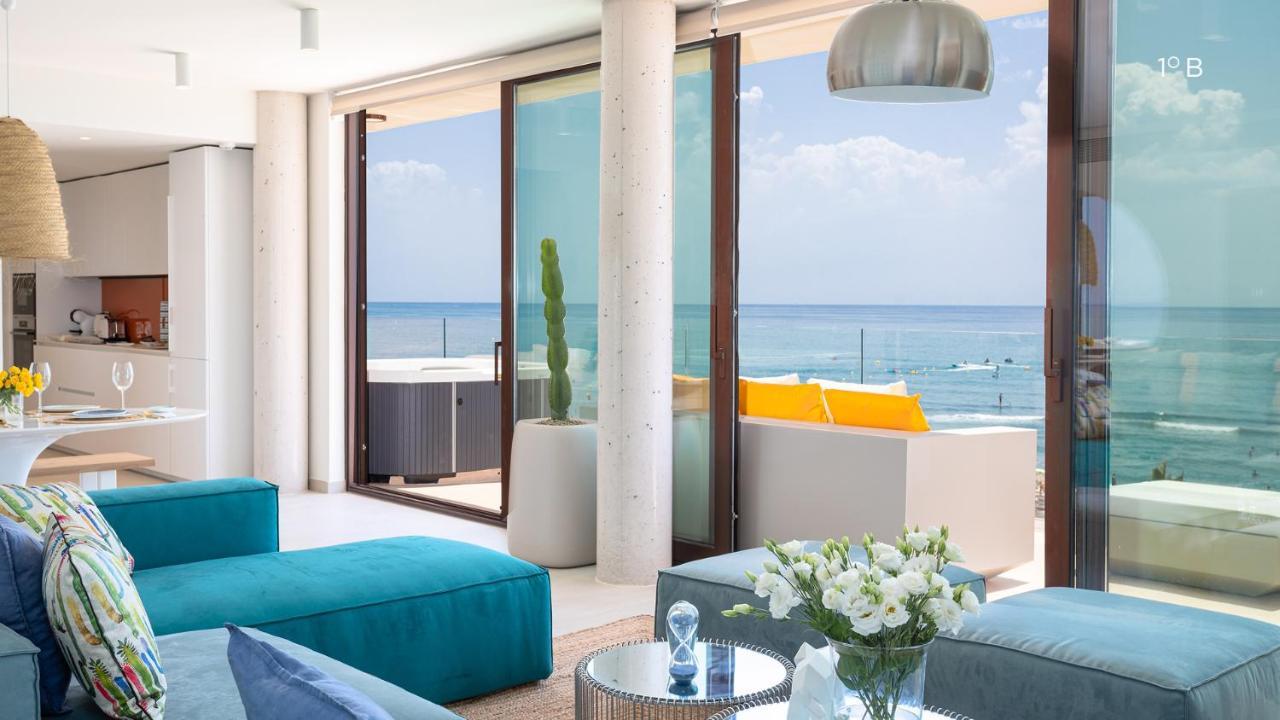 בנאלמדנה Higueron Rental Beach Club Suites מראה חיצוני תמונה