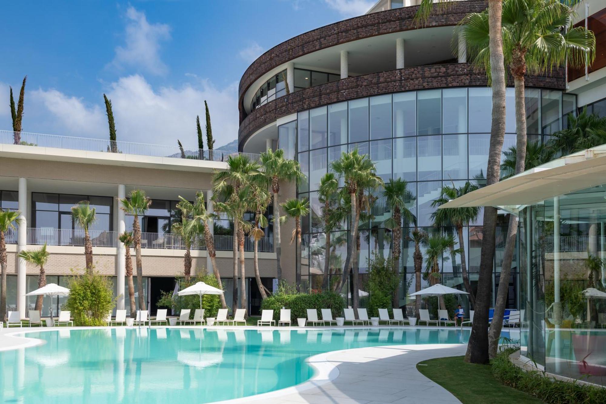 בנאלמדנה Higueron Rental Beach Club Suites מראה חיצוני תמונה